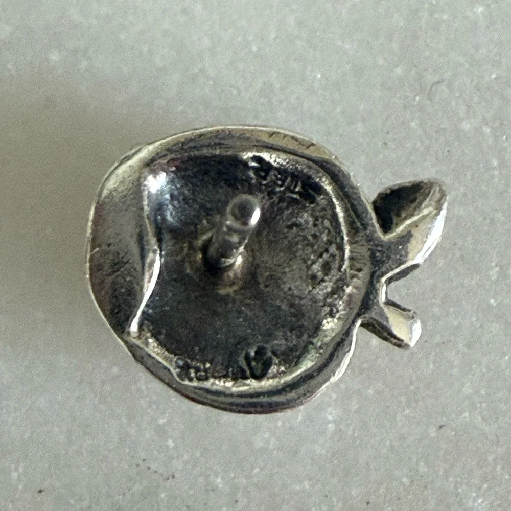 James Avery Apple stud earrings - Picture 4 of 4